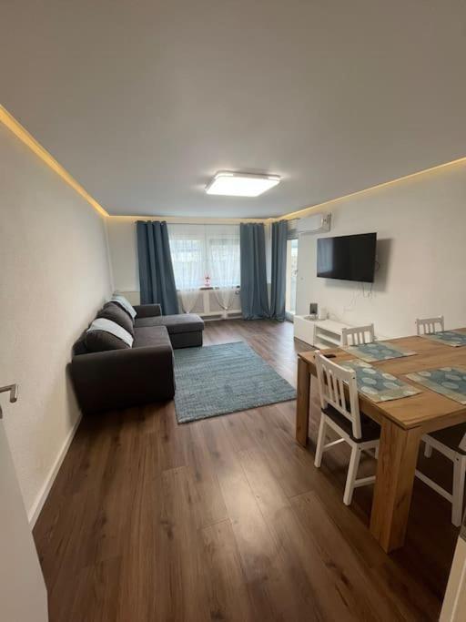 Familienwohnung Neben Dem See,Messe Und Europapark Оффенбург Екстер'єр фото
